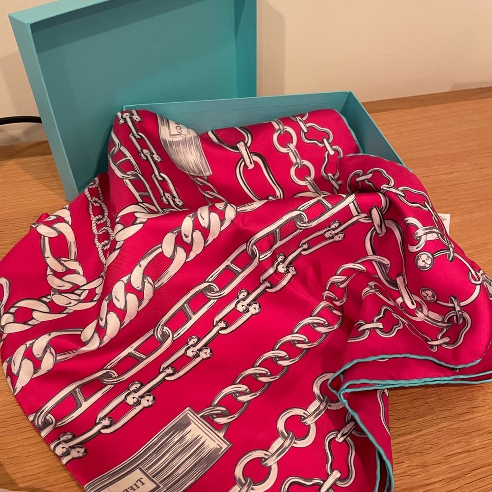 Tiffany & Co. Return to Tiffany® Chains Square Scarf in Fuchsia Silk